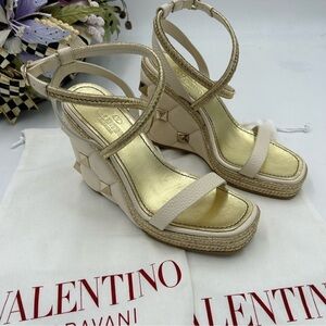 Women’s Valentino Garavani Roman stud wedge sandal size 38.5 made in Italy
